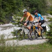 Trekkingrad Frau auf Hollandrad